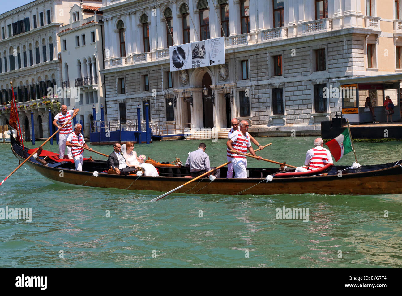 Hochzeit in traditionellen venezianischen Ruderboot Stockfoto