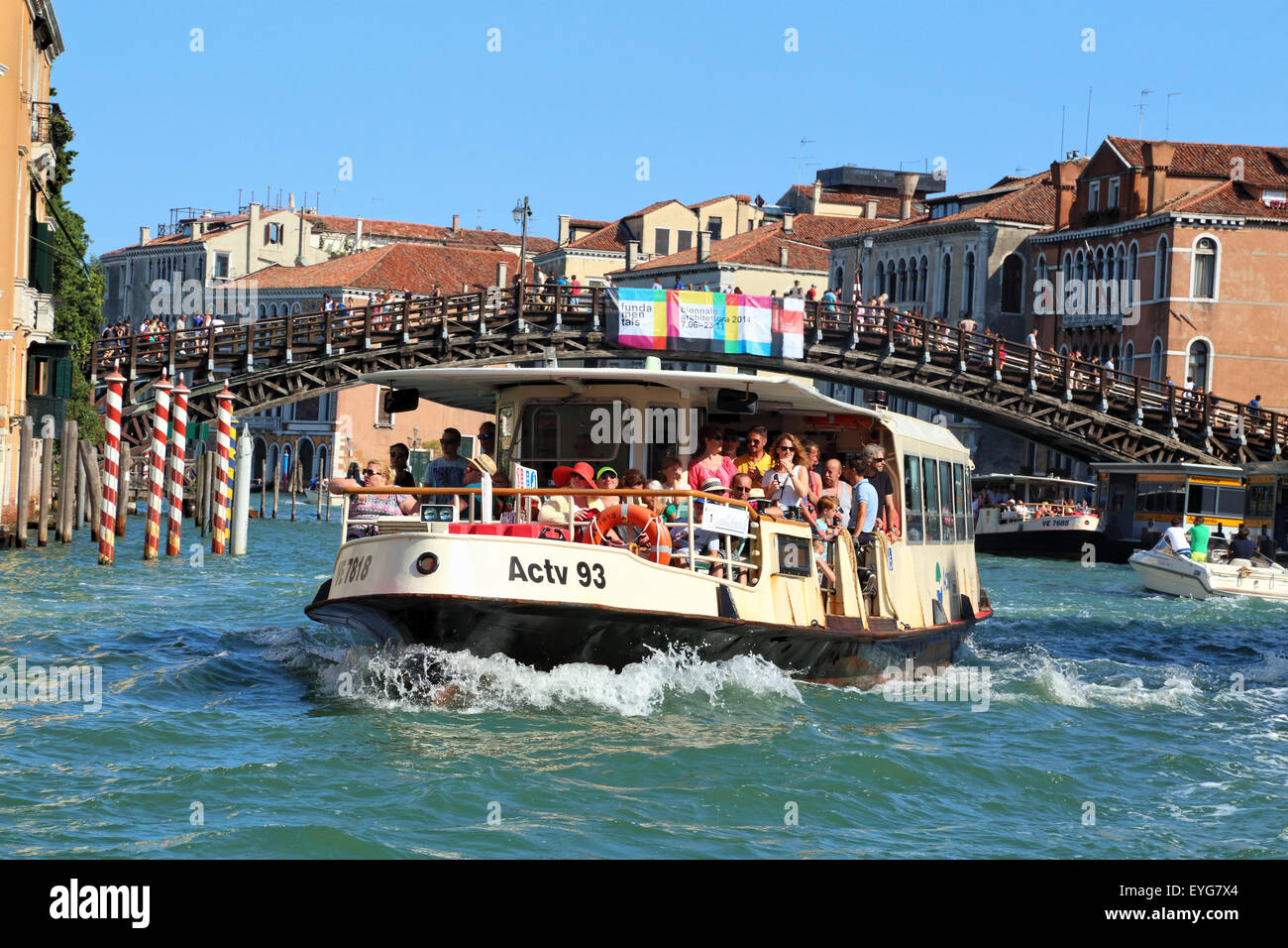 Vaporetto-Haltestelle in Venedig Stockfoto