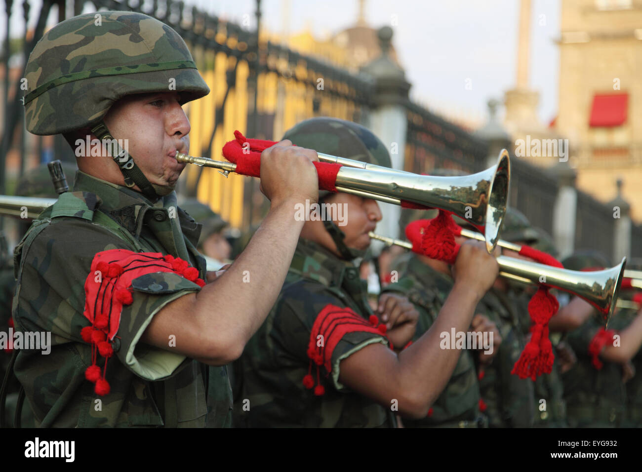 Mexiko, Militärkapelle spielt im Rahmen der täglichen Flagge Zeremonie In El Zocalo Quadrat zu senken; Mexiko-Stadt Stockfoto