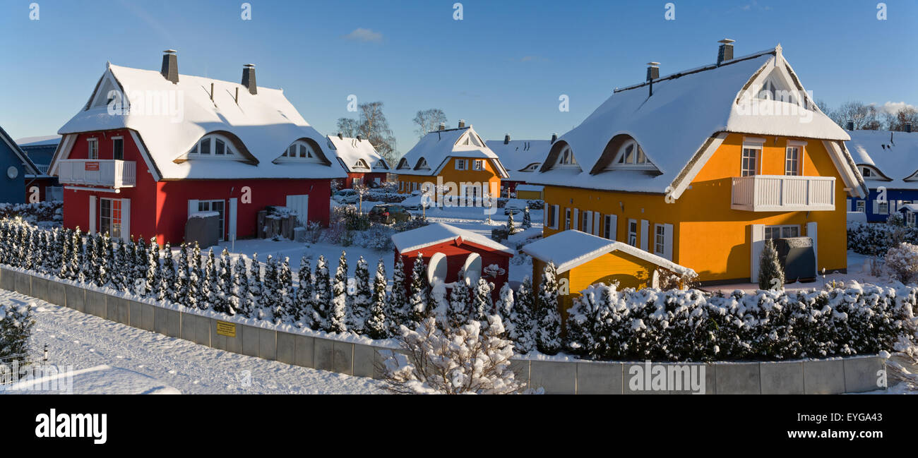 Prerow, Deutschland, winterlichen, schneereichen Ferienhausgebiet Stockfoto