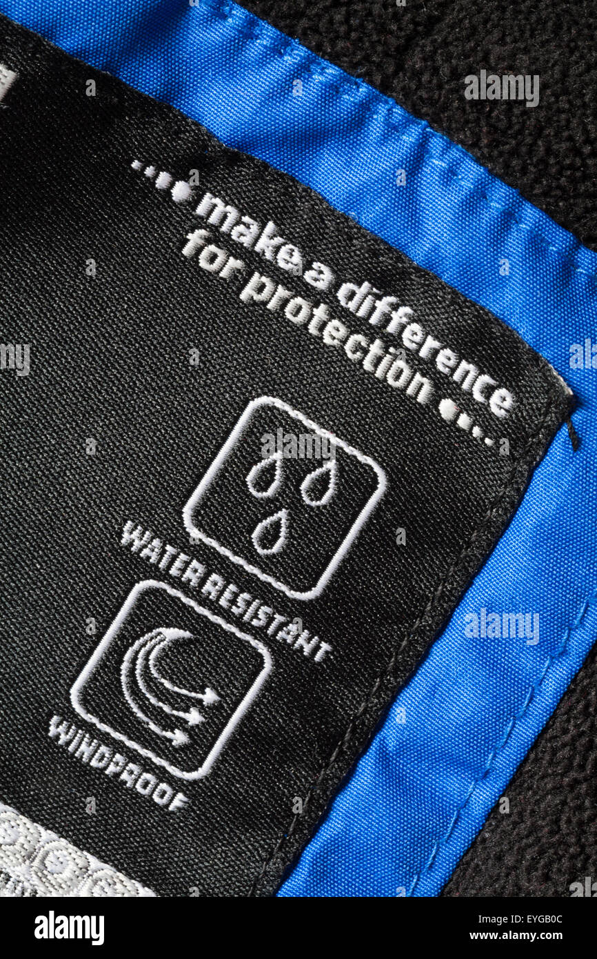 Wasserabweisend und winddicht Symbole auf Etikett in der Kleidung - machen Sie einen Unterschied zum Schutz Stockfoto