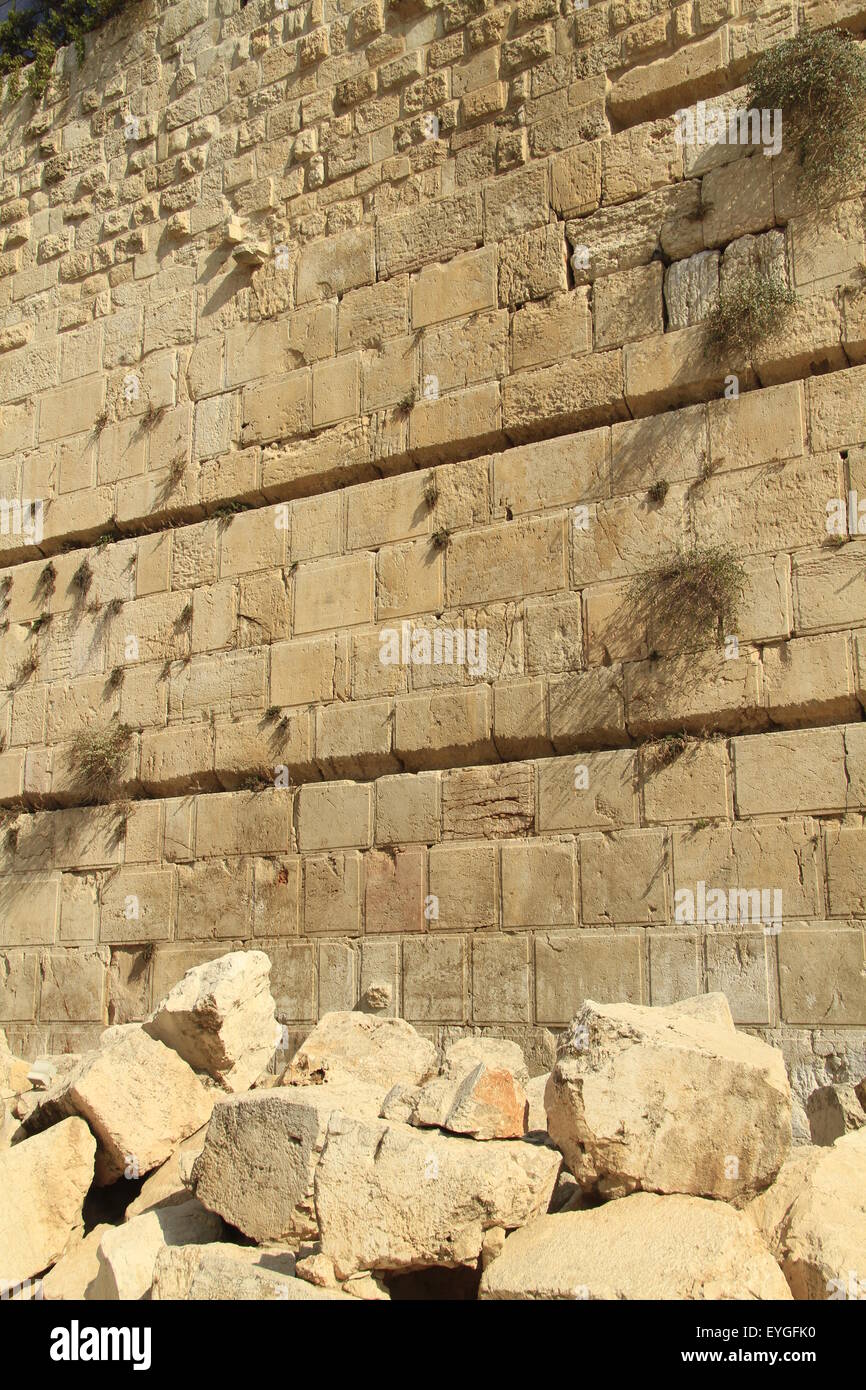 Israel, Jerusalem archäologischen Park, Steinen aus Tempelberg auf der herodianischen Straße neben dem südlichen Abschnitt der Klagemauer Stockfoto