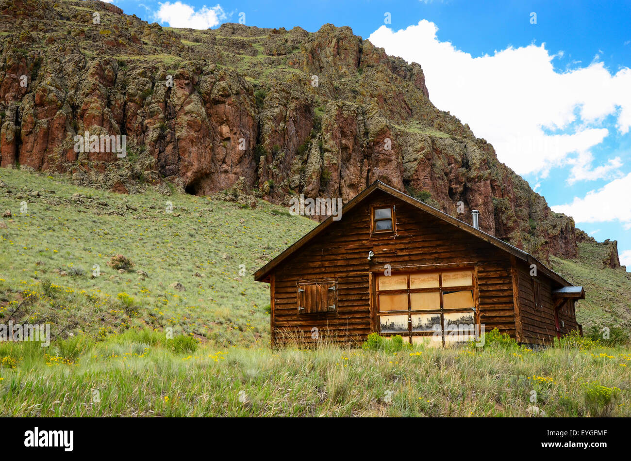 Eine alte Hütte in den San Juan Mountains, Colorado Stockfoto