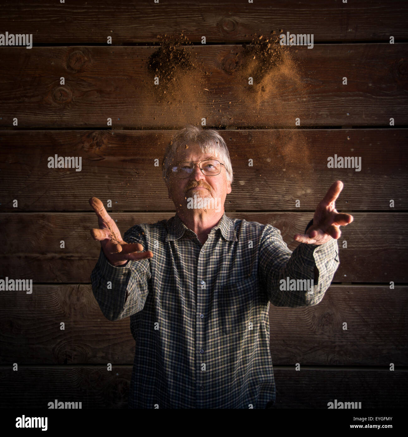 Paul Skinner - Boden-Spezialist in Kalifornien Wein-Land Stockfoto