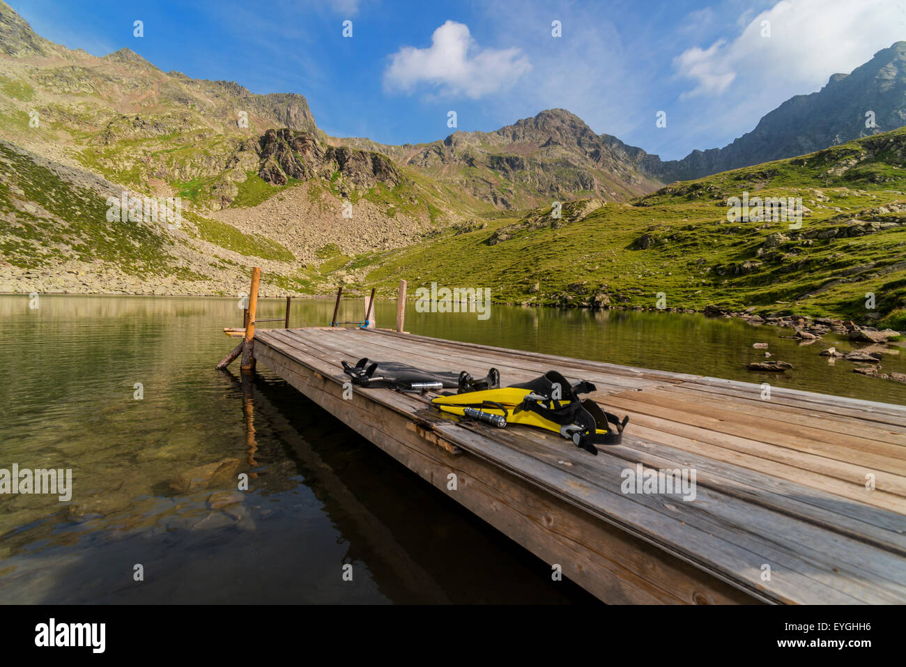 Tauchen am Tiefrasten-See in den Dolomiten, Südtirol, Italyy Stockfoto