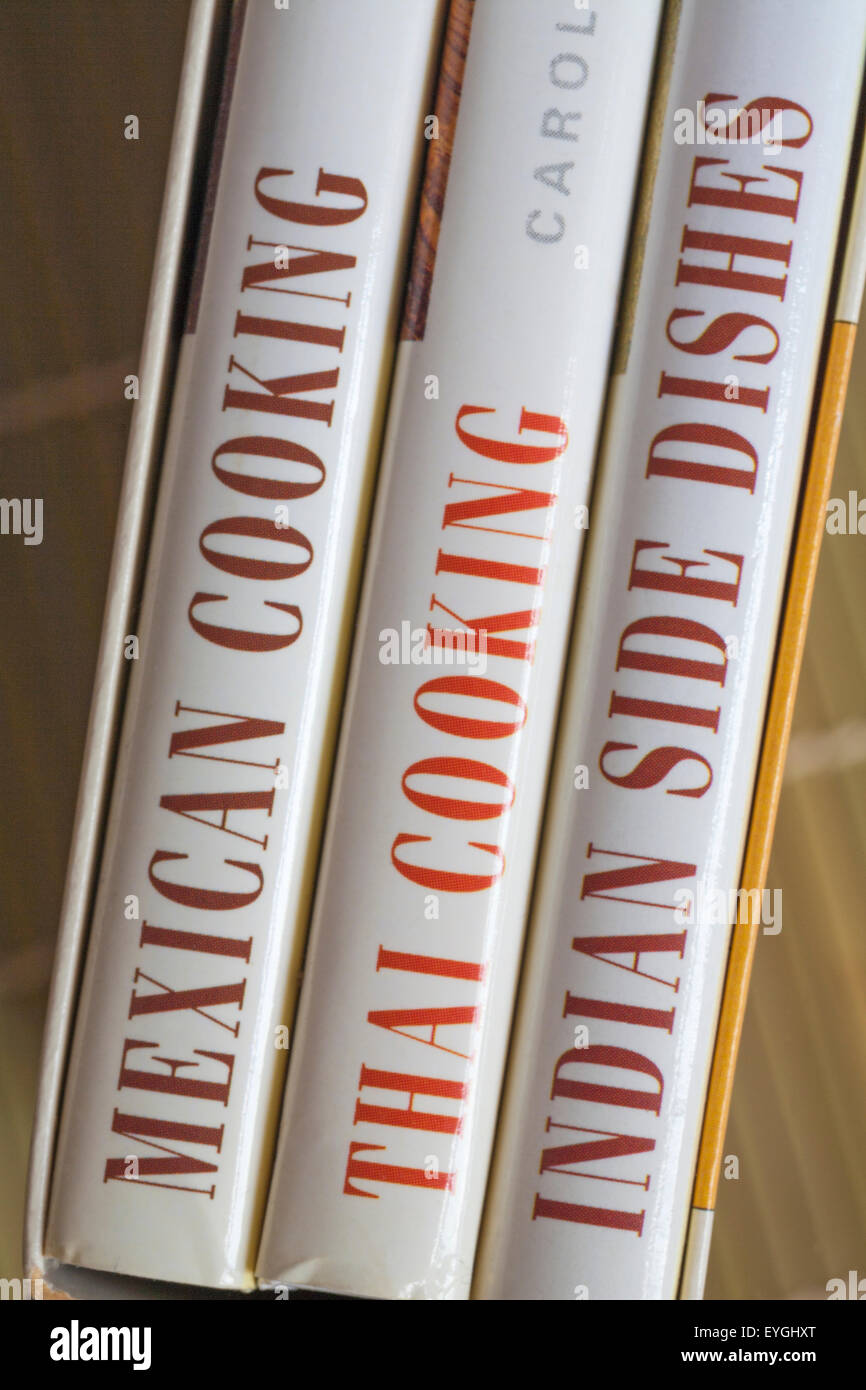 Satz von Kochbüchern - mexikanische Küche, Thai-Küche und indische Beilagen Stockfoto