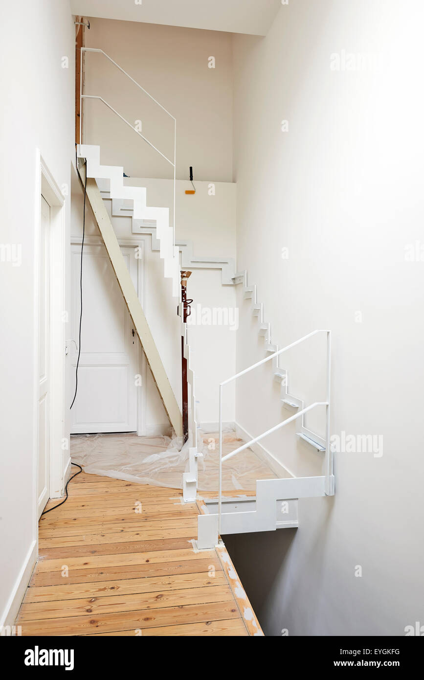Neue Treppe In Einem Alten Renovierten Haus Im Bau Stockfotografie Alamy