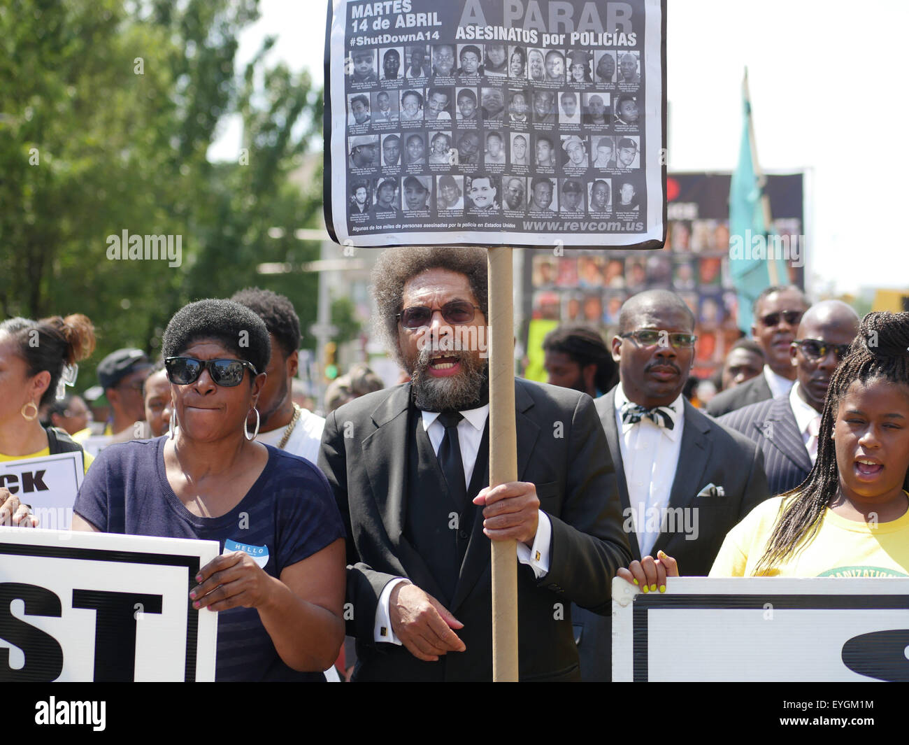Newark, New Jersey, USA. 25. Juli 2015. CORNEL WEST marschiert in der Volksrepublik Organisation für Progress Millionen Menschen März gegen Polizeibrutalität, rassischer Ungerechtigkeit und ökonomische Ungleichheit. © Joel Plummer/ZUMA Draht/Alamy Live-Nachrichten Stockfoto