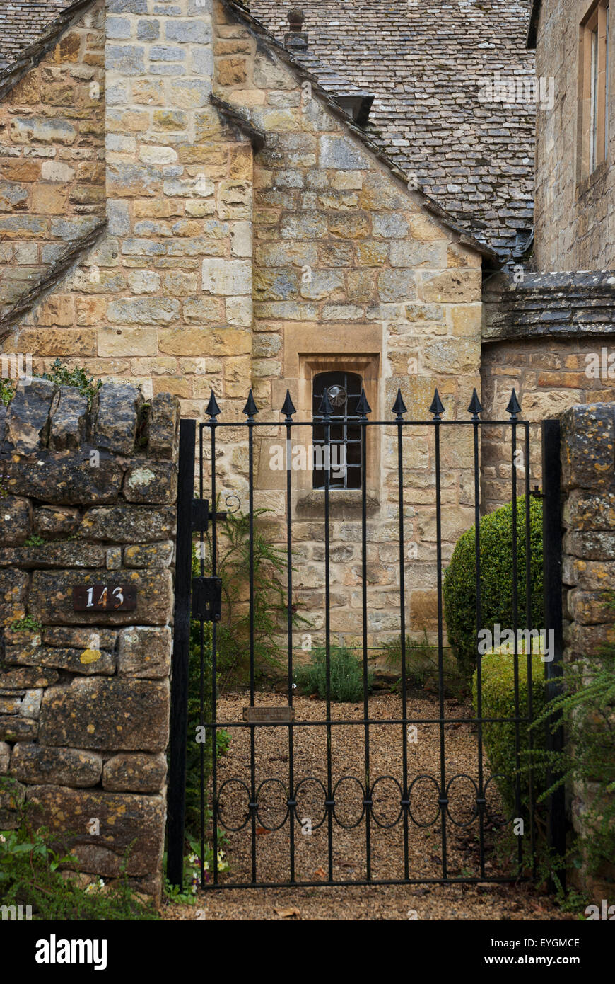 UK, Cotswolds, Broadway; Westlichen Cotswolds, alte Hütte-Eingang Stockfoto