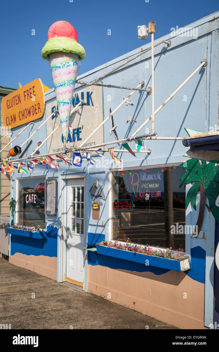 Baywalk Cafe entlang der Main Street in Depoe Bay, Oregon, USA Stockfoto