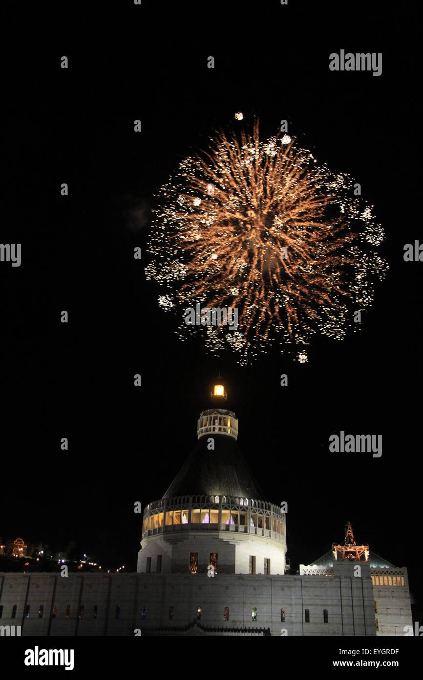 Israel, Weihnachten in Nazareth, Feuerwerk über der Kirche der Mariä Verkündigung Stockfoto