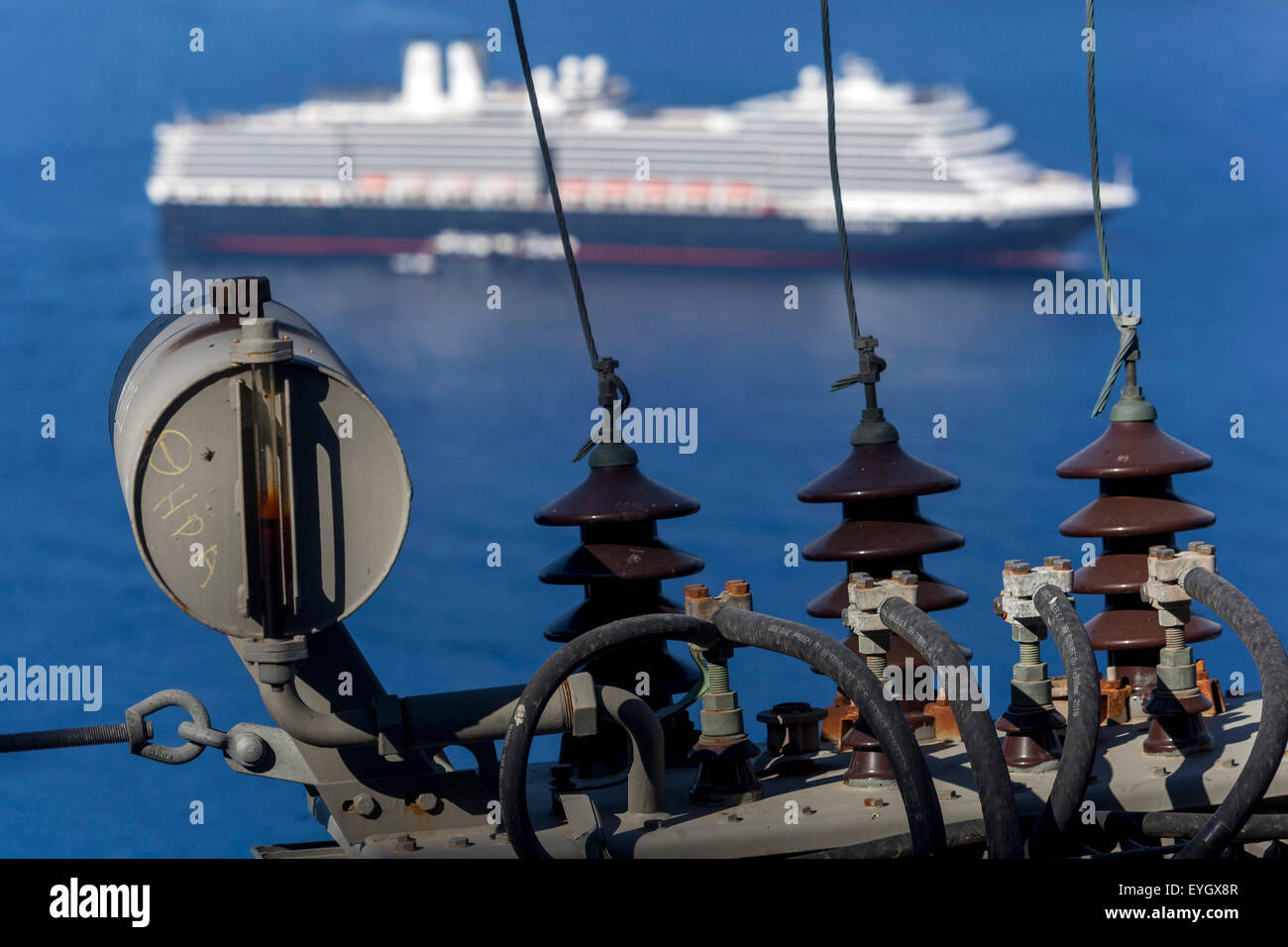 Stromleitungen, Thira Santorini, Kykladen, griechische Insel, Griechenland, elektrische Leitungen EU, Europa Stockfoto