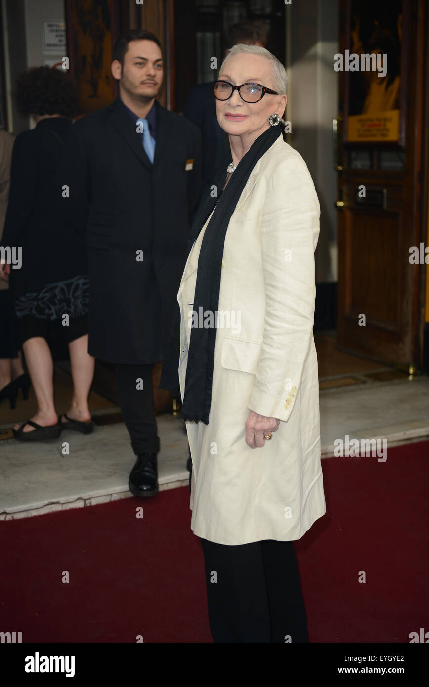 Promis kommen für nur Jim Dale Show am Londoner Varieté Theater Featuring: Sian Phillips wo: London, Vereinigtes Königreich bei: 28. Mai 2015 Stockfoto