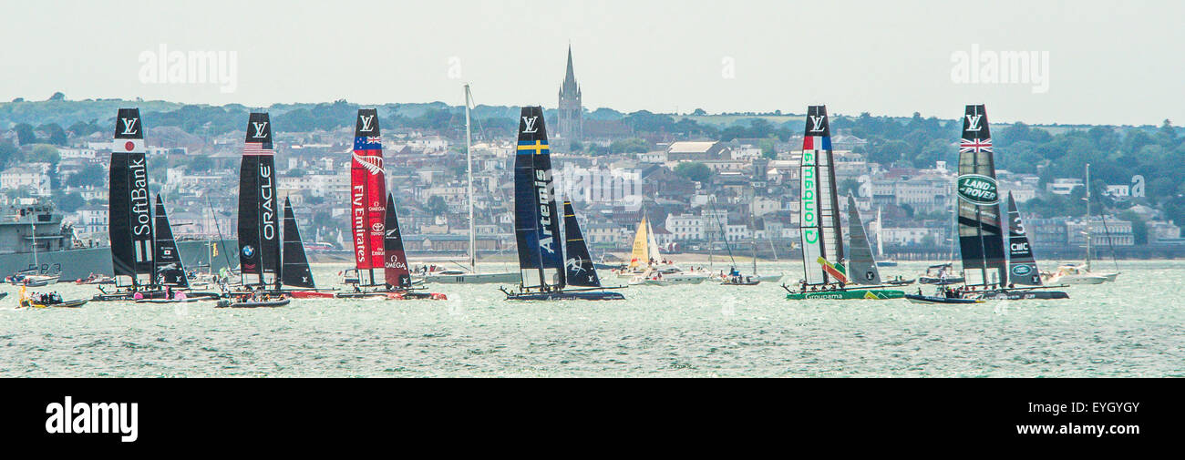 Alle 6 Teams vorbereiten, um in das letzte Rennen in der America Cup kämpfen Segeln Rennen in Portsmouth Juli 2015 Stockfoto