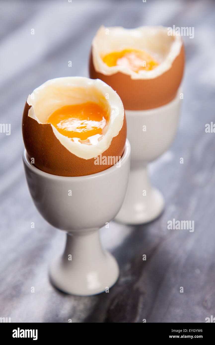 Gekochten Eiern auf Marmor Hintergrund Stockfoto