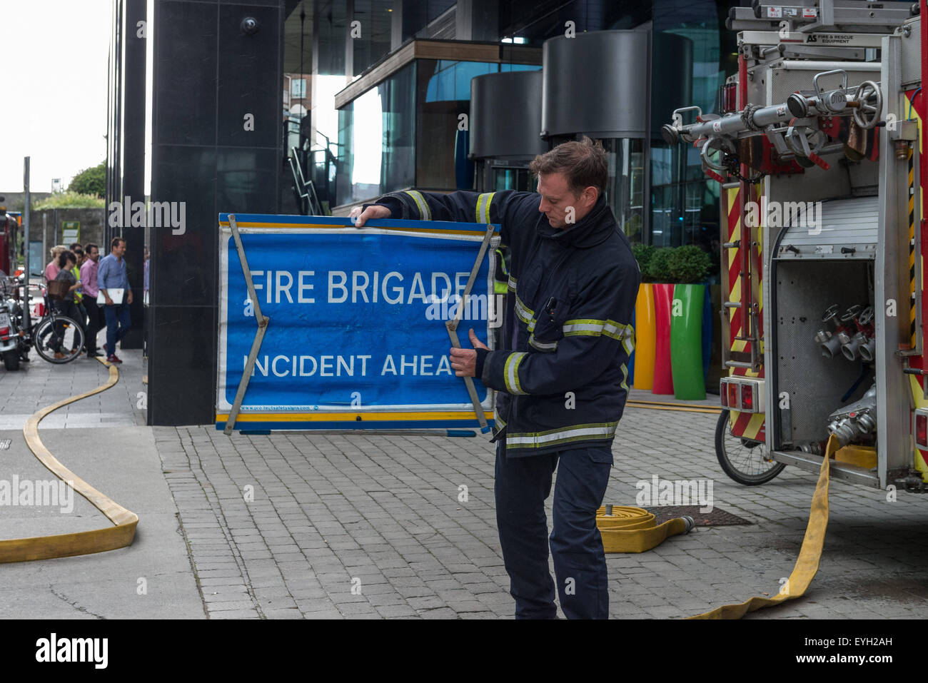 Dublin, Irland. 29. Juli 2015. Brandschutzübung im Google HQ in Barrow Street in Dublin Silicon Docks erfolgte heute Nachmittag durch Dublin Feuerwehr Incident Command Unit Scania P230 © Velar Grant/ZUMA Draht/Alamy Live News Stockfoto