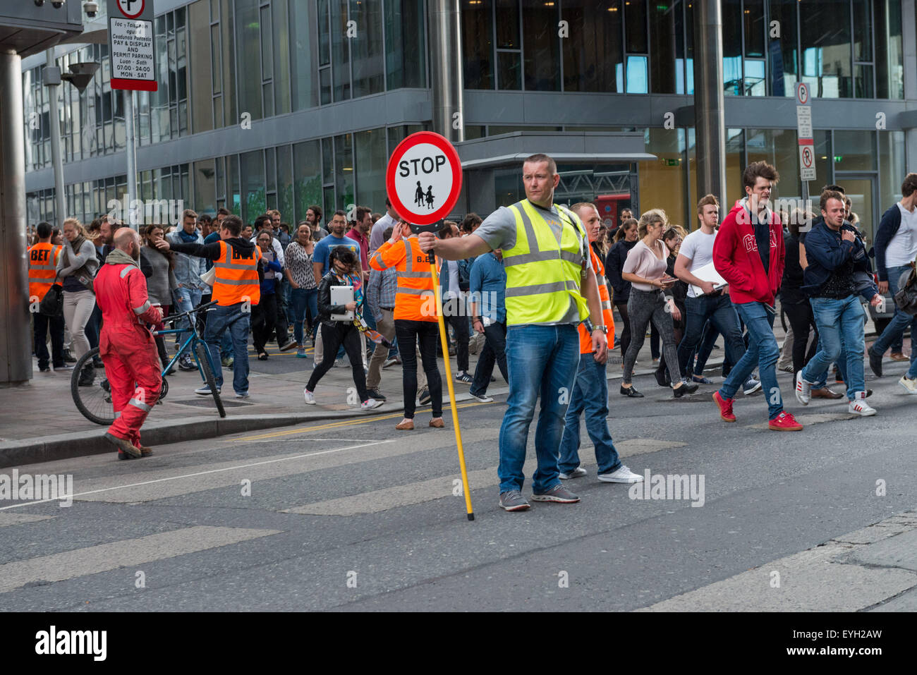 Dublin, Irland. 29. Juli 2015. Brandschutzübung im Google HQ in Barrow Street in Dublin Silicon Docks erfolgte heute Nachmittag durch Dublin Feuerwehr Incident Command Unit Scania P230 © Velar Grant/ZUMA Draht/Alamy Live News Stockfoto
