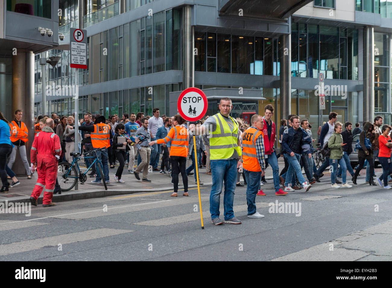 Dublin, Irland. 29. Juli 2015. Brandschutzübung im Google HQ in Barrow Street in Dublin Silicon Docks erfolgte heute Nachmittag durch Dublin Feuerwehr Incident Command Unit Scania P230 © Velar Grant/ZUMA Draht/Alamy Live News Stockfoto