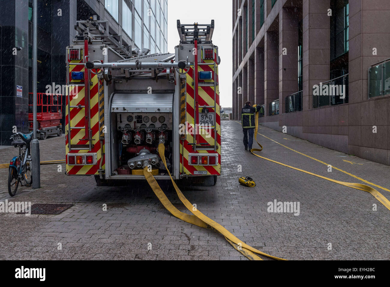 Dublin, Irland. 29. Juli 2015. Brandschutzübung im Google HQ in Barrow Street in Dublin Silicon Docks erfolgte heute Nachmittag durch Dublin Feuerwehr Incident Command Unit Scania P230 © Velar Grant/ZUMA Draht/Alamy Live News Stockfoto
