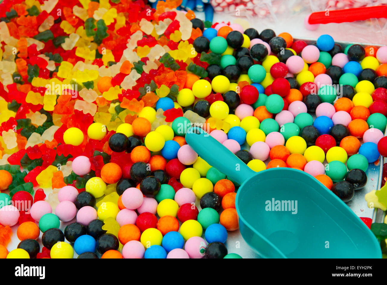 Wählen Sie n Mix und Gummibärchen Bonbons auf Verkauf Stockfoto