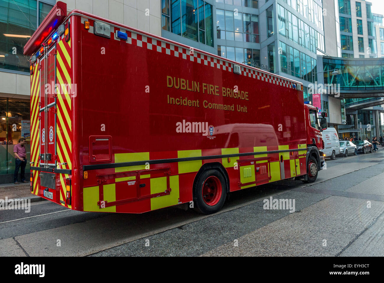 Dublin, Irland. 29. Juli 2015. Brandschutzübung im Google HQ in Barrow Street in Dublin Silicon Docks erfolgte heute Nachmittag durch Dublin Feuerwehr Incident Command Unit Scania P230 © Velar Grant/ZUMA Draht/Alamy Live News Stockfoto
