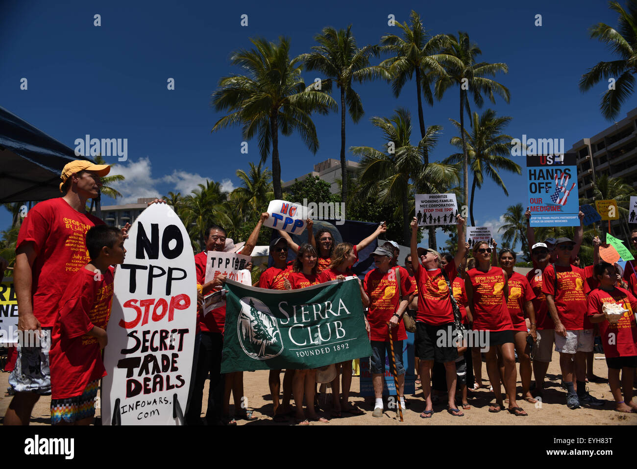 NAUI, USA. 29. Juli 2015. Menschen besuchen eine Rallye Trans-Pacific Partnership (TPP) in Maui, Hawaii, USA, 29. Juli 2015 protestieren. Hunderte von Anwohnern und Vertreter von internationalen Advocacy-Gruppen besuchen den Protest Mittwoch. Eine neue Runde von TPP Ministertreffen findet hier in Maui vom 28. Juli bis 31. Bildnachweis: Yin Bogu/Xinhua/Alamy Live-Nachrichten Stockfoto