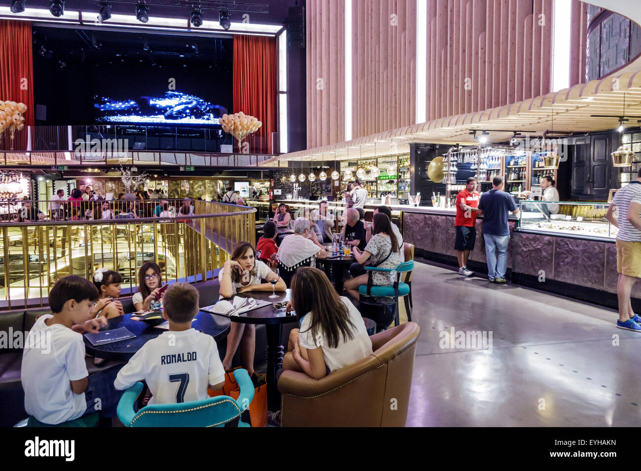 Madrid Spanien,Recoletos,Salamanca,Calle de Goya,Platea Madrid,Shopping Shopper Shopper Shopper shoppen shops Market Märkte Marktplatz Kauf Verkauf,Einzelhandel Stockfoto