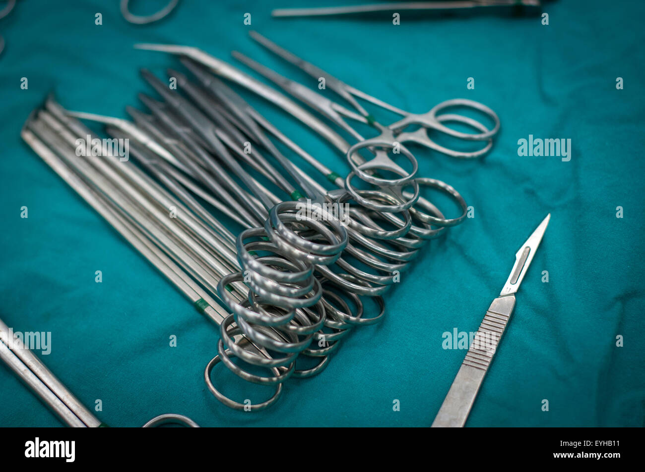 Chirurgische Instrumente Stockfotos und -bilder Kaufen - Alamy