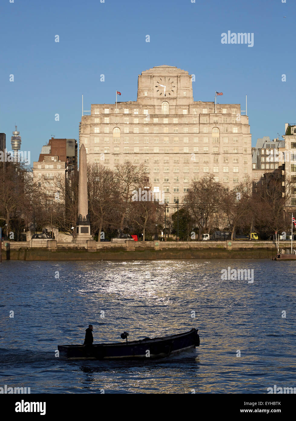 Blick auf Shell Mex Haus über die Themse. Commerical Aktienportfolio (Fortsetzung), Na, Vereinigtes Königreich. Architekt: Na, 2015. Stockfoto