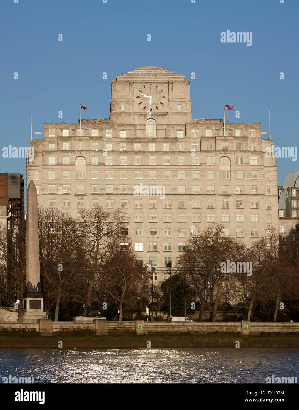 Blick auf Shell Mex-Haus über die Themse. Commerical Aktienportfolio (Fortsetzung), Na, Vereinigtes Königreich. Architekt: Na, 2015. Stockfoto