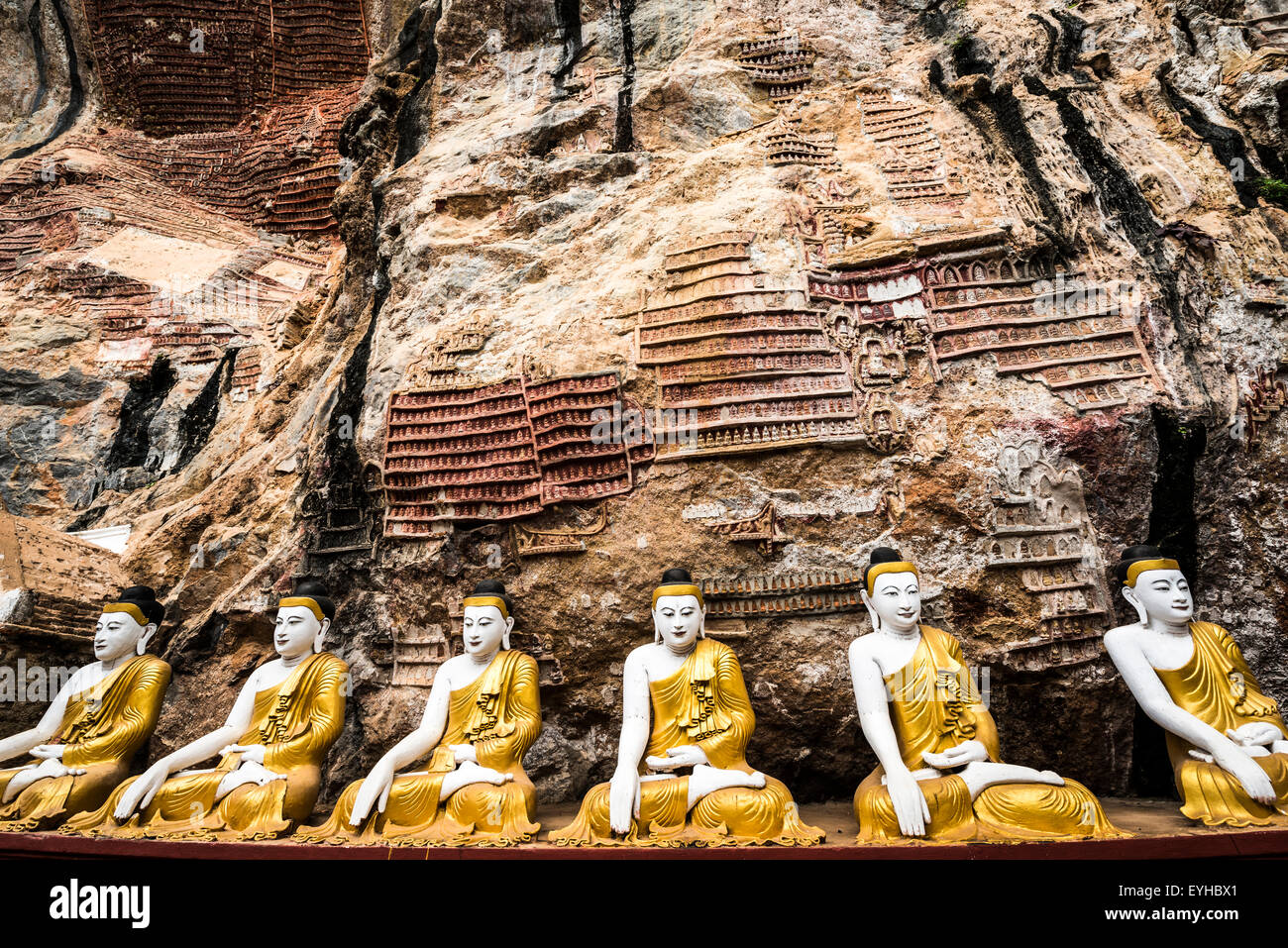 Sitzende Buddha-Statuen, Kawgun Höhle, Hpa-an, Karen oder Kayin-Staat, Myanmar, Myanmar Stockfoto