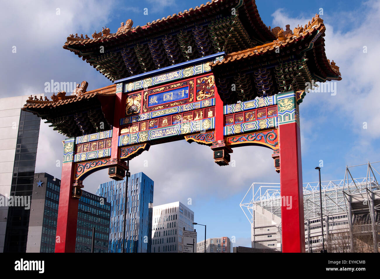 Chinatown-Bogen am Eingang zum Stowell Street, Newcastle upon Tyne Stockfoto