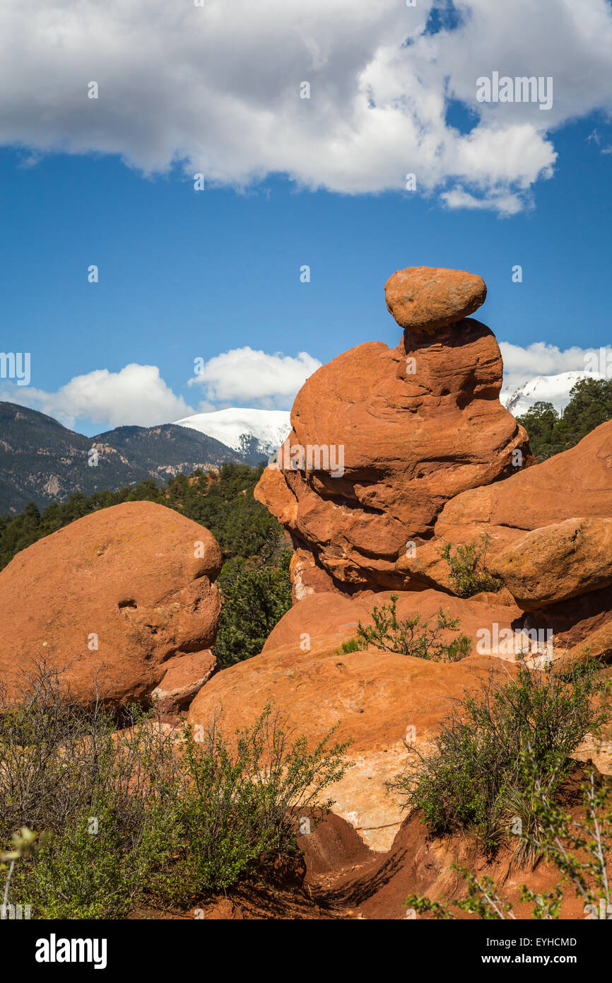 Die Felsformationen der Garten der Götter National Natural Landmark und Pikes Peak, in der Nähe von Colorado Springs, Colorado, USA Stockfoto