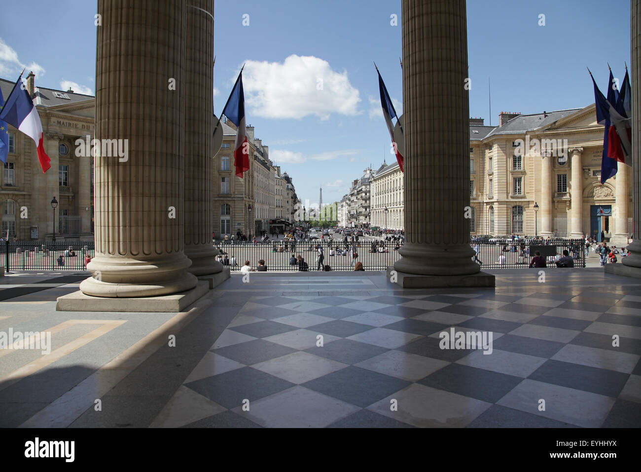 Das Panthéon, Place du Panthéon Paris, Touristen und Studenten entspannen im Quartier Latin in Paris.Frankreich Stockfoto