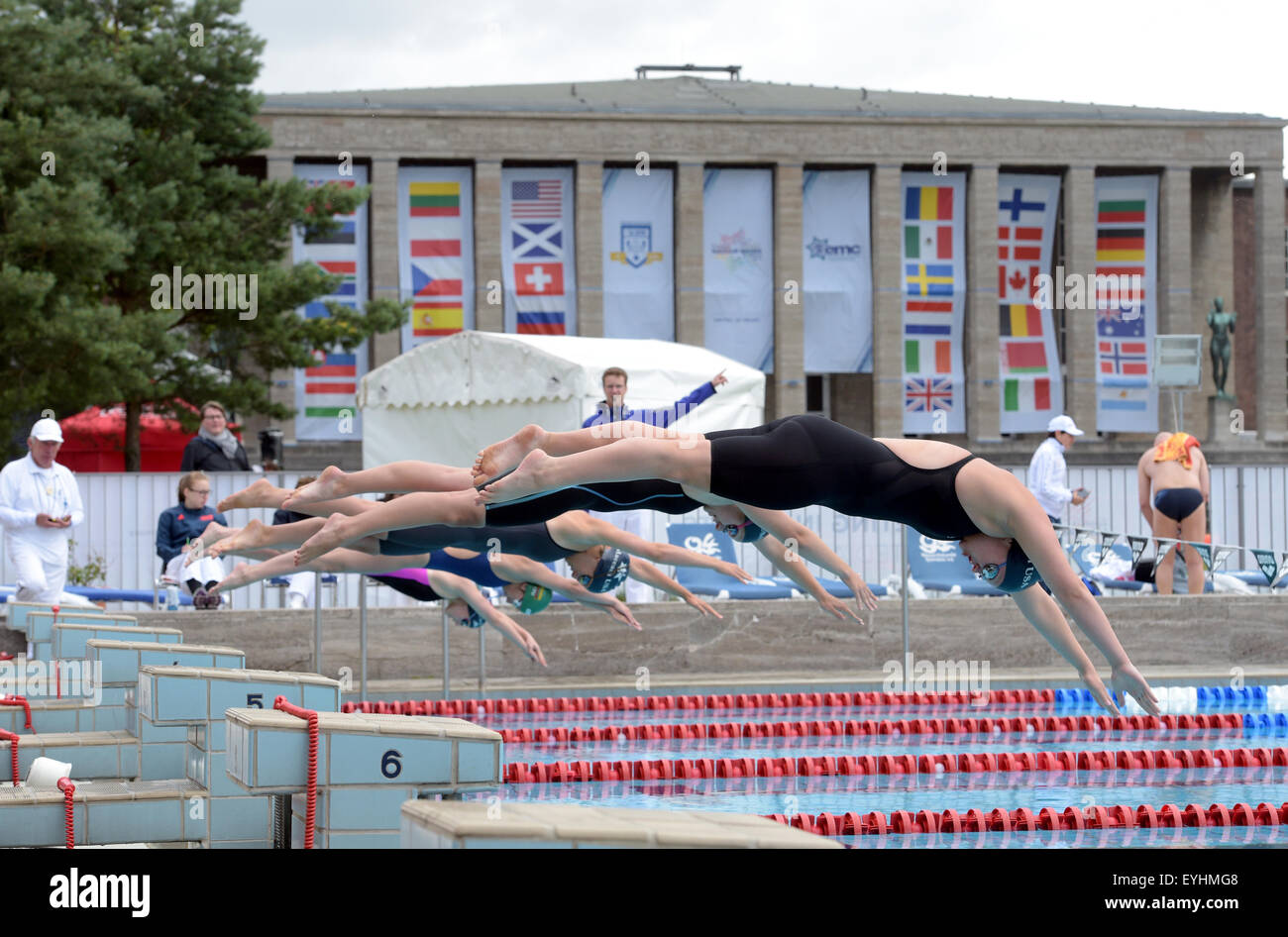 Berlin, Deutschland. 30. Juli 2015. Athleten in Aktion während der Schwimmwettkampf der European Maccabi Games im Olympiapark in Berlin, Deutschland, 30. Juli 2015. Rund 2.300 jüdische Athleten aus 38 Ländern konkurrieren in der 14. European Maccabi Games bis 5. August 2015 im Olympiapark in Berlin statt. Siebzig Jahre nach dem Holocaust ist Deutschland Gastgeber der jüdischen Sportveranstaltung zum ersten Mal. Foto: RAINER JENSEN/Dpa/Alamy Live-Nachrichten Stockfoto