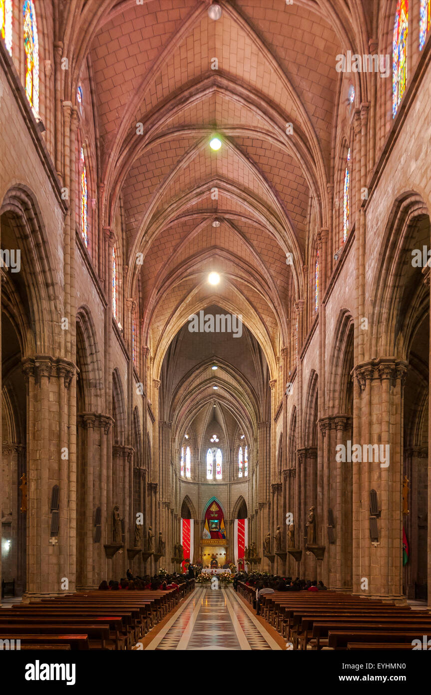 Das Kirchenschiff der Basilika del Voto Nacional, Quito, Ecuador Stockfoto