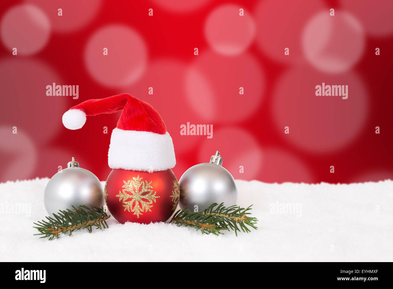 Weihnachtskarte Hut Dekoration roten Hintergrund mit Schnee und Exemplar Stockfoto Weihnachtskarte Hut Dekoration roten Hintergrund mit Schnee und Exemplar Stockfoto