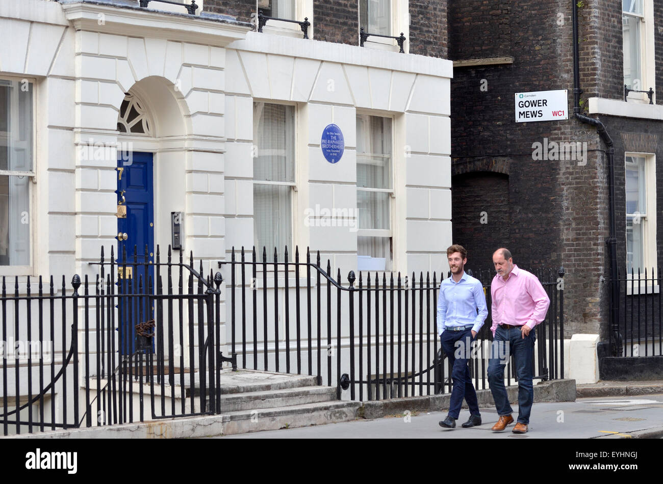 London, England, Vereinigtes Königreich.  Camden, 7 Gower Street, WC1. Blaue Plakette heißt es "In diesem Haus die präraffaelitische Bruderschaft gegründet wurde" Stockfoto
