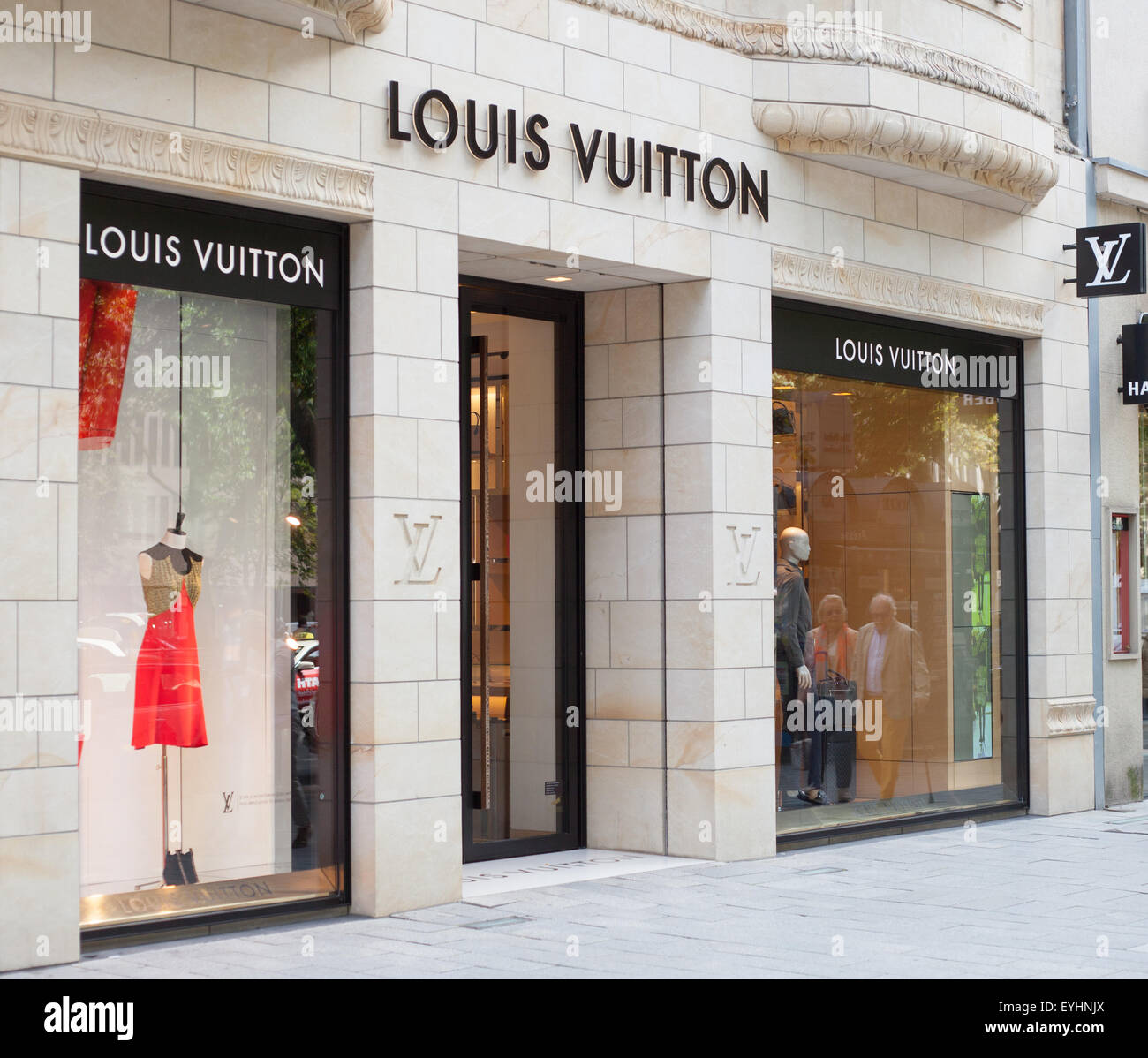 Louis Vuitton Store auf der Königsallee in Düsseldorf Stockfotografie -  Alamy