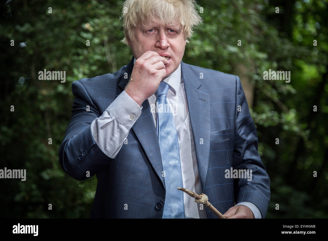 London, UK. 30. Juli 2015. Bürgermeister Boris Johnson besucht neue Kinder-Abenteuer-Zentrum in Shooters Hill als Team London 100.000 freiwillige Kredit trifft: Guy Corbishley/Alamy Live News Stockfoto