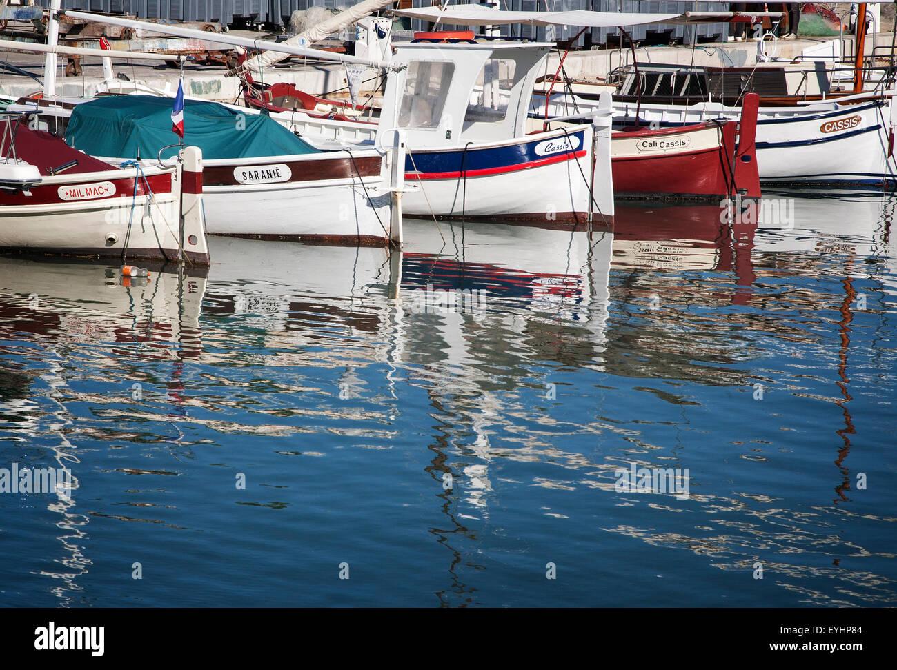 Boote im Hafen von Cassis, Frankreich. Stockfoto