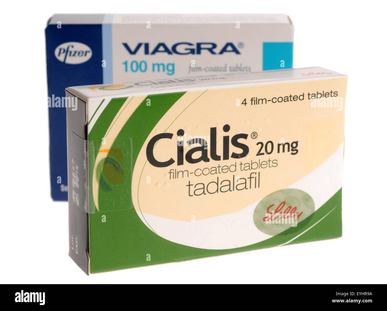 Cialis und Viagra Tabletten auf weißem Hintergrund Stockfoto