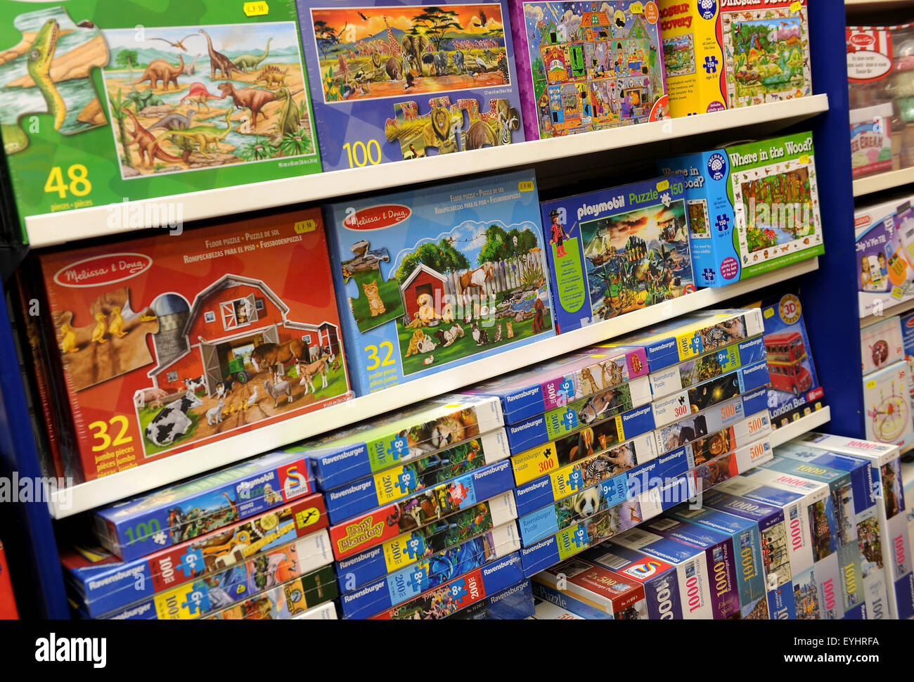 Jigsaw puzzles in einem Shop, England, UK Stockfoto