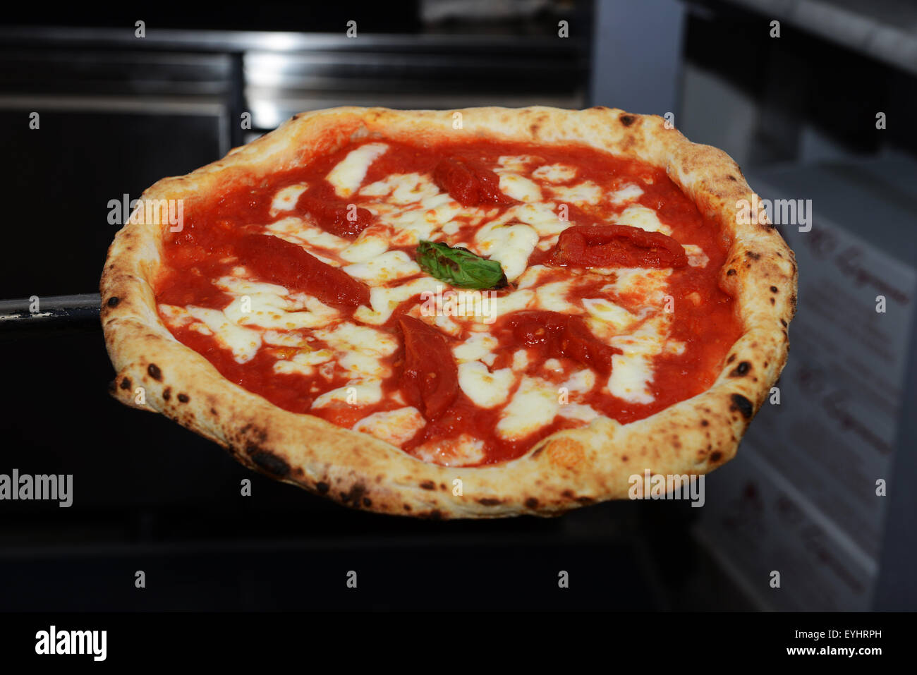 Pizza Napoletaner. Stockfoto