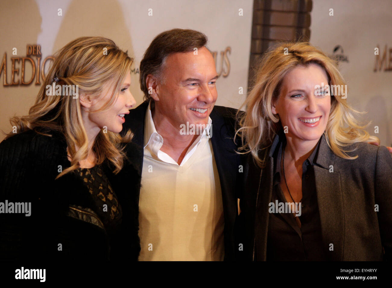 Ursula Karven, Nico Hofmann, Maria Furtwaengler - Premiere des Spielfilms "Der Medicus" ("der Arzt"), Zoo Palast, 16. Dezem Stockfoto