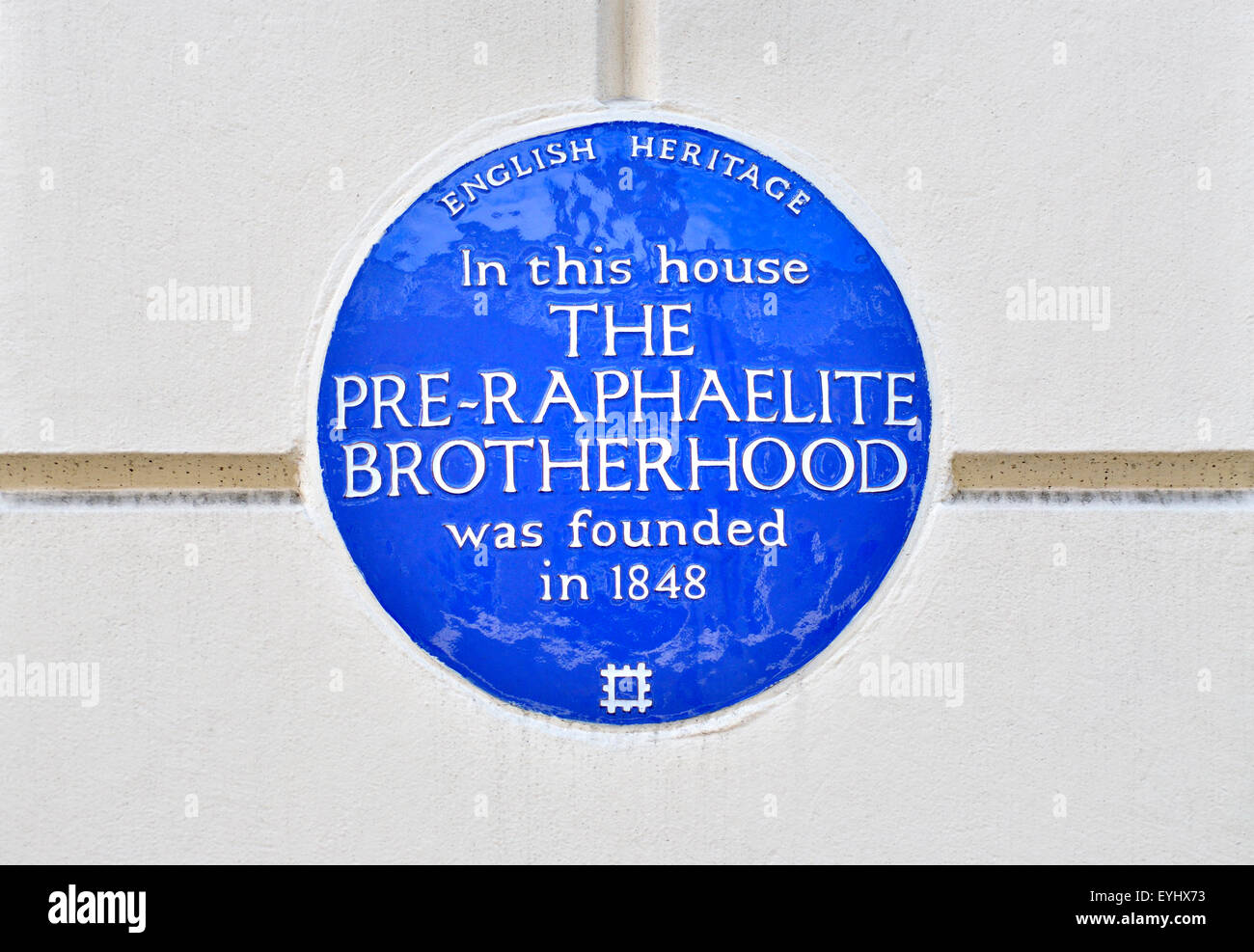 London, England, Vereinigtes Königreich. Blaue Plakette in 7 Gower Street, Camden. "In diesem Haus wurde die PRÄRAFFAELITEN im Jahre 1848 gegründet" Stockfoto
