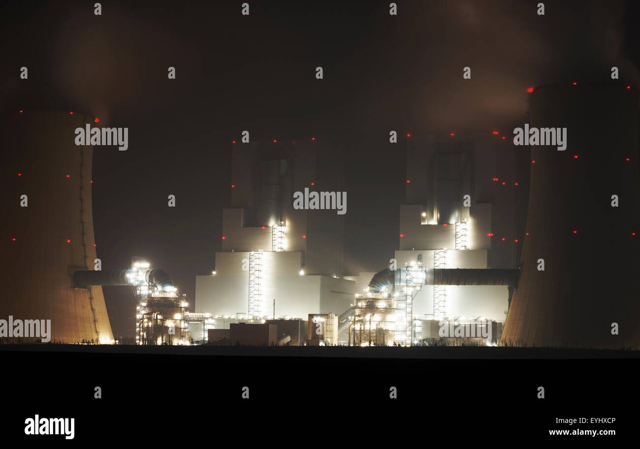 Ignite-Kraftwerk in der Nacht, Grevenbroich, Nordrhein-Westfalen, Deutschland. Stockfoto