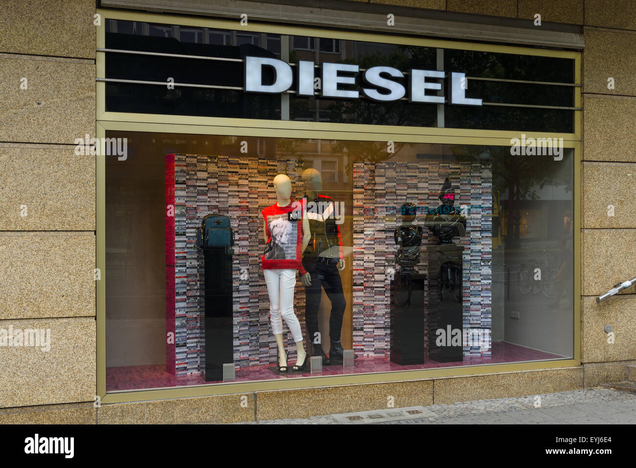 Diesel Store am Kurfürstendamm. Diesel - italienische Design-Firma und  Marke Mode Bekleidung und Accessoires Denim-Trend Stockfotografie - Alamy