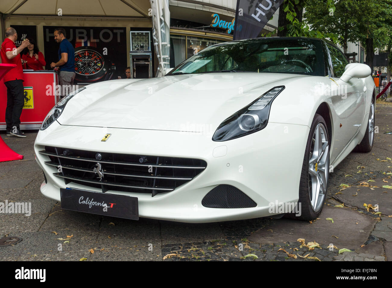 BERLIN - 14. Juni 2015: Sportwagen Ferrari California T (ab 2014). Die Classic Days am Kurfürstendamm. Stockfoto