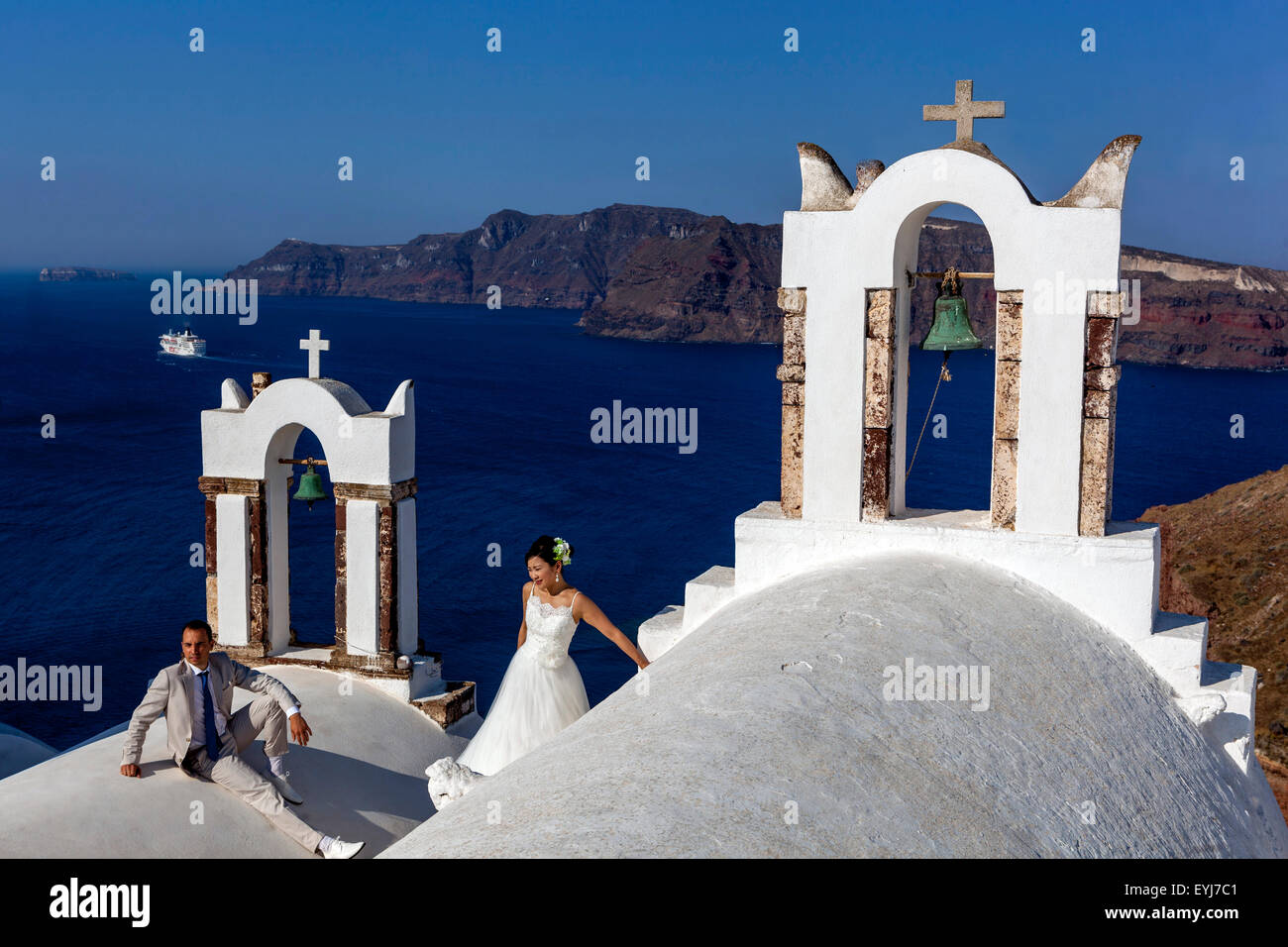 Hochzeit, Oia, Santorini Paar, Griechische Inseln, Kykladen, Griechenland Stockfoto